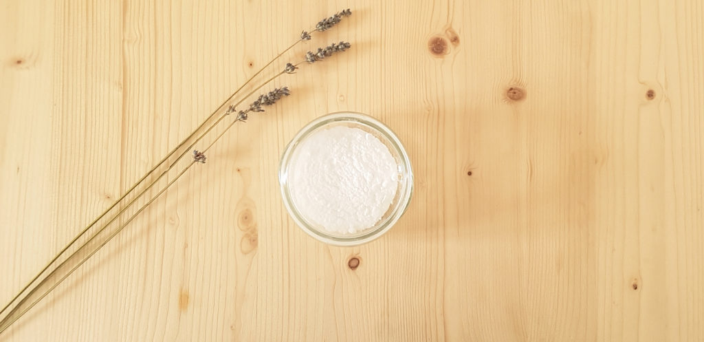 Le bicarbonate de soude dans la salle de bain : comment l'utiliser