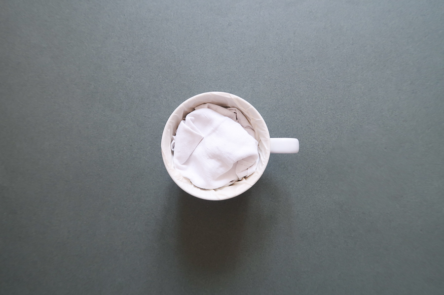 DIY-tutoriel-donner-effet-mouchete-vaiselle-ceramique-porcelaine-peindre-tasse-carafe-vase-assiette-bol-mug-tuto-simple-facile-pebeo-leapilea-blog-03
